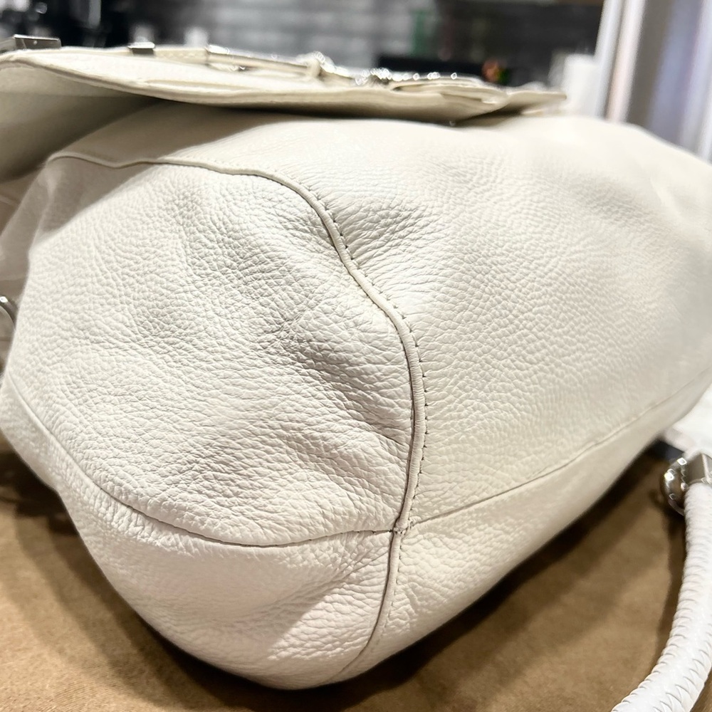 Gucci Authentic Off White Calfskin Leather Convertible Bag - Picture 7 of 15